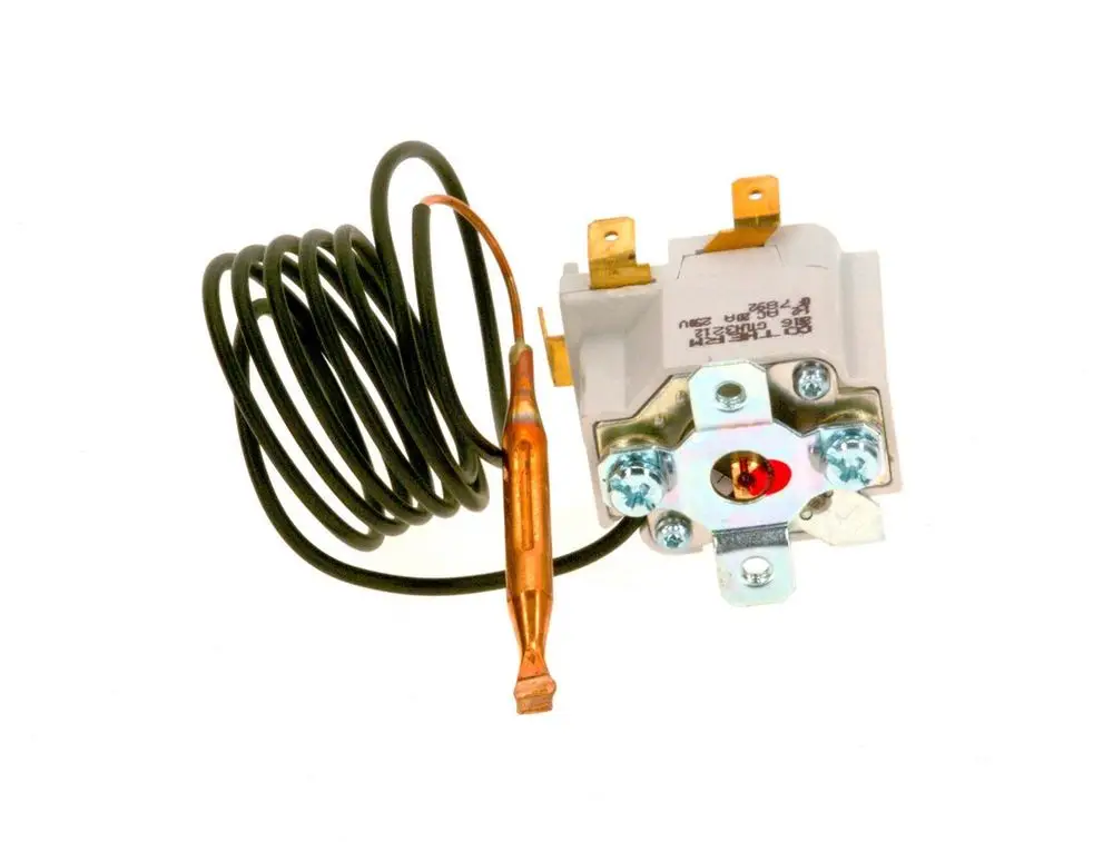 Temperaturregler von Bosch mit einem metallischen Gehäuse, Verbindungskabel und einem Kupferfühler, montiert auf einer weißen Unterlage.